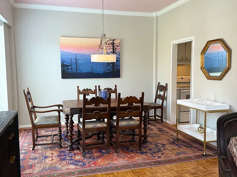 Dining area - seating for six