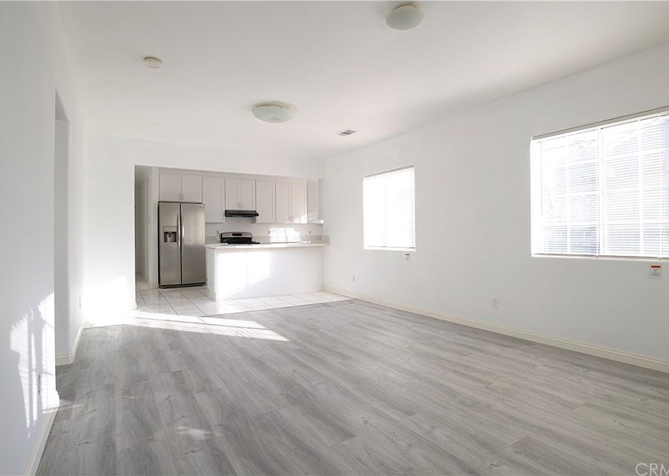 1st image of 300 Lola Ave