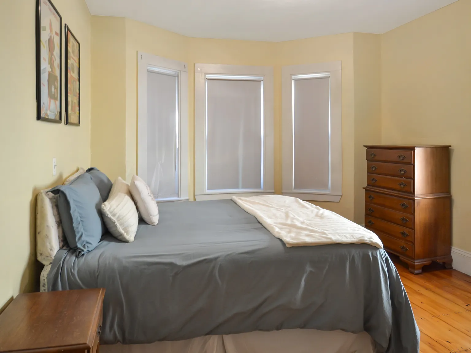 3 bed, 1300 sqft, $3,300 — Photo 4