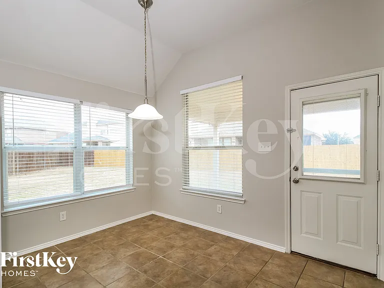 424 Stampede Ct — Photo 7