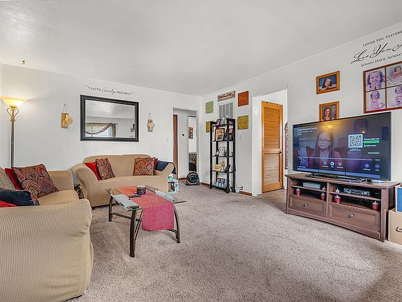 3rd image of 2609-2611 Lincoln St #2609
