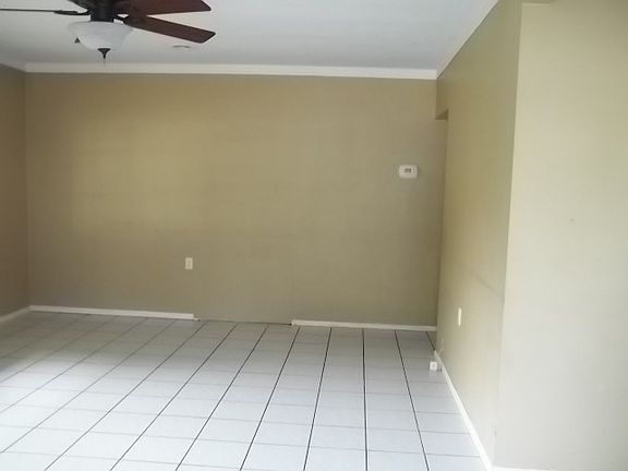3rd image of 256 Shamrock Blvd