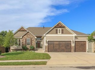 1909 Ridge Tree Dr, Pleasant Hill, MO 64080