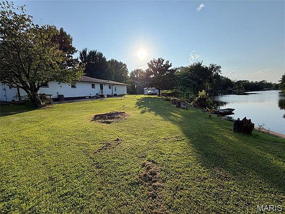 4th image of 4330 Lake Dr