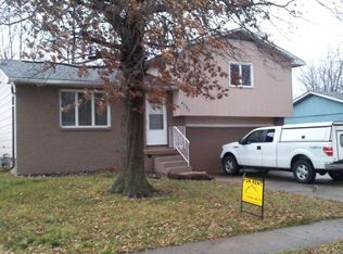 4093 N Camelot Dr, Decatur, IL 62526