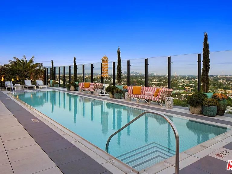 8420 Sunset Blvd #307 — Photo 33