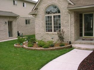 35851 Elmira St, Livonia, MI 48150