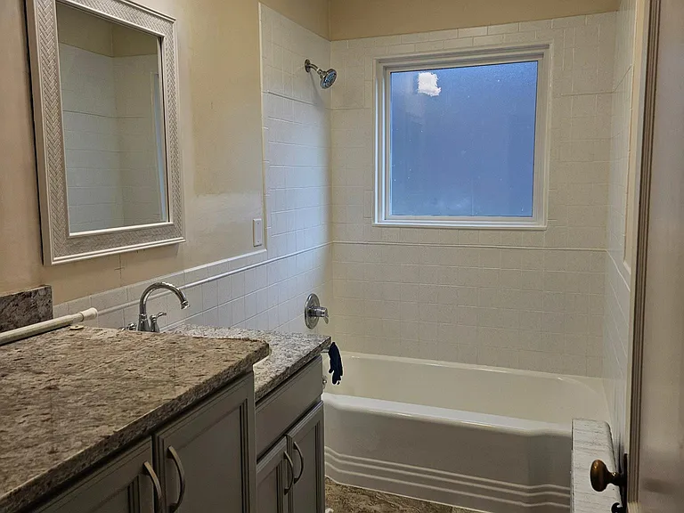 2419 Middle Rd — Photo 8