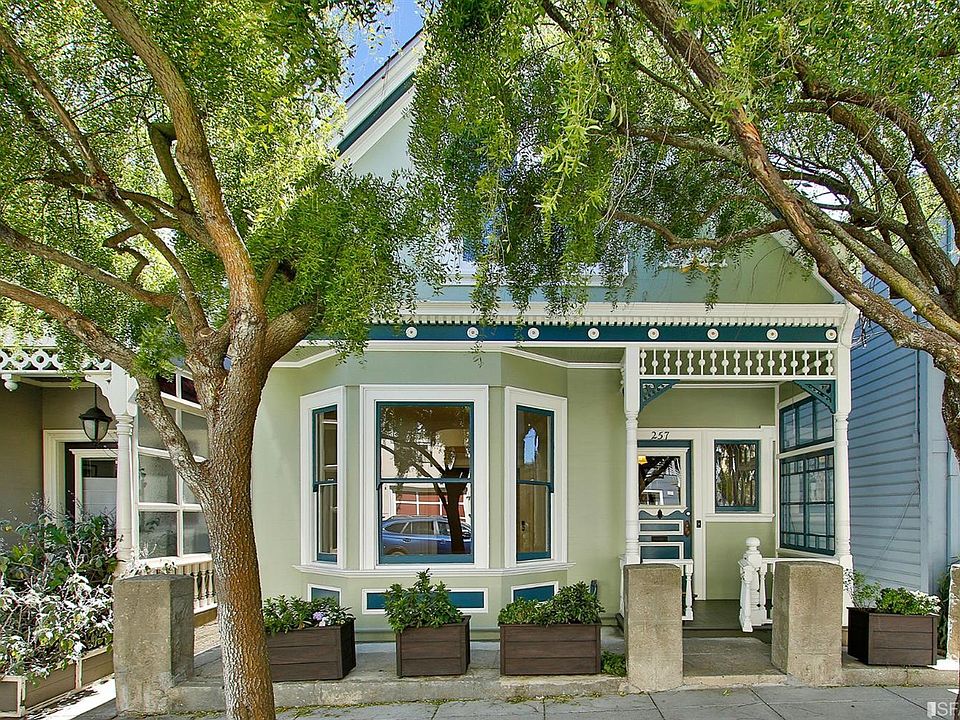 1st image of 257 Surrey St