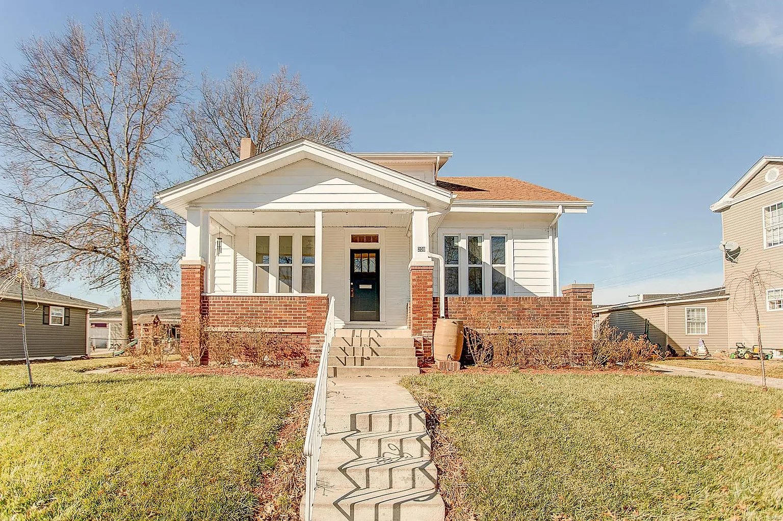 208 N Benton St photo 1