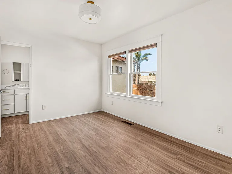 915 Civic Center Dr — Photo 12