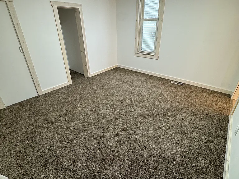 117 E Stephenson St #A — Photo 9