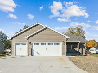 301 Laci Dru Dr, Mediapolis, IA 52637