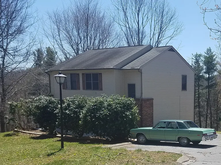 563 Margo Rd #B — Photo 2
