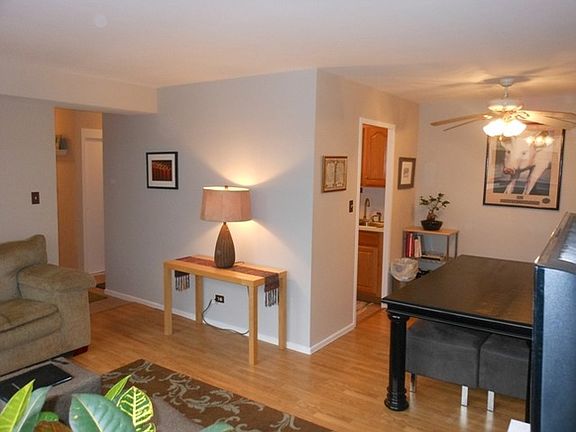 2nd image of 3950 N Lake Shore Dr APT 323