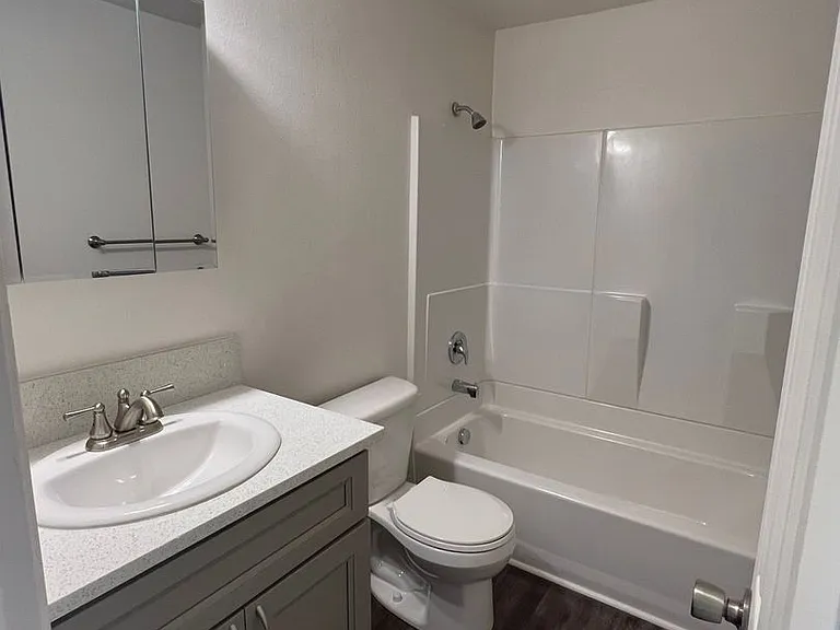850 W 12th Ave — Photo 11