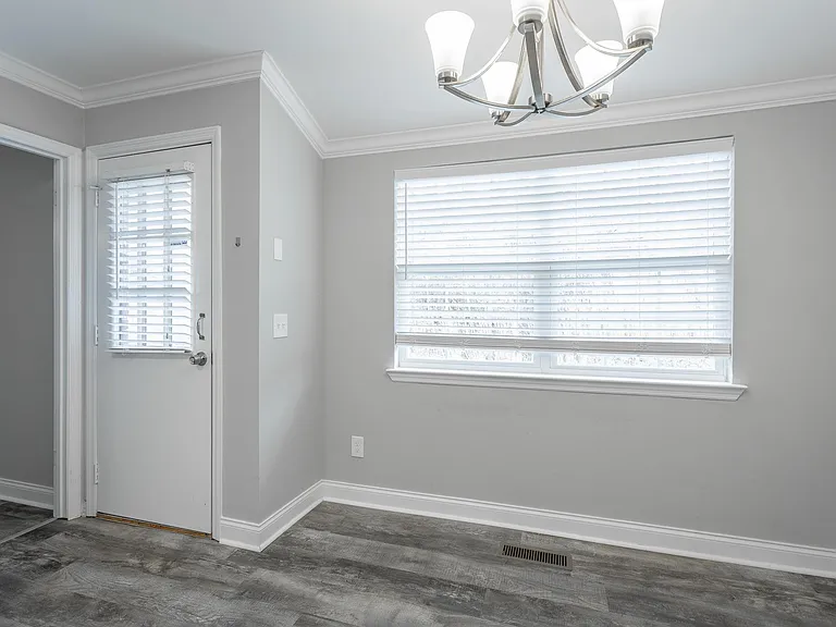 8214 Holly Crest Dr — Photo 28