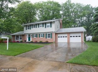 1004 Country Club Dr NE, Vienna, VA 22180