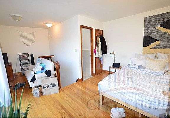 4th image of 107 W 74th St APT 4R