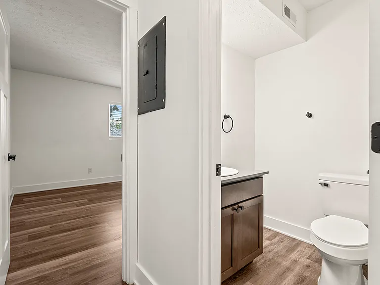 3202 Central Ave #6 — Photo 3