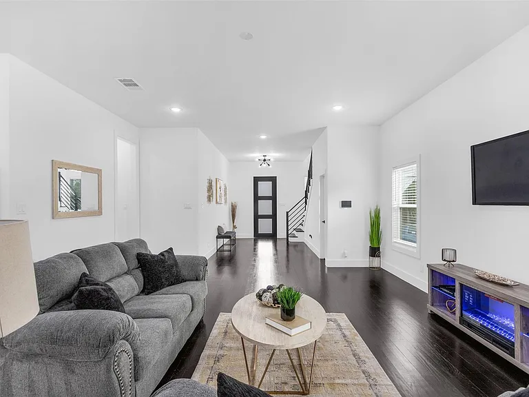 407 Dubois Ave — Photo 20