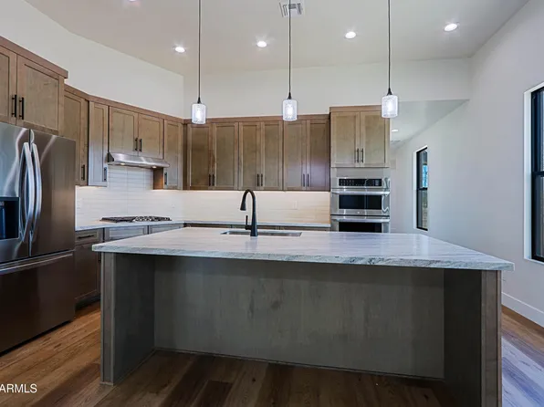 553 W CAVALRY Road, New River, AZ 85087