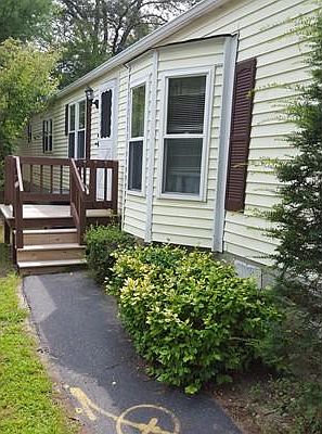 2nd image of 4 Chestnut Cir