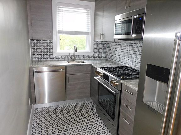 3rd image of 146 Woodbine St