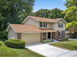 1163 Crested View Dr, Saint Louis, MO 63146