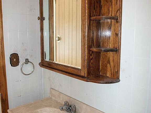 3rd image of 121 E Wilmans St