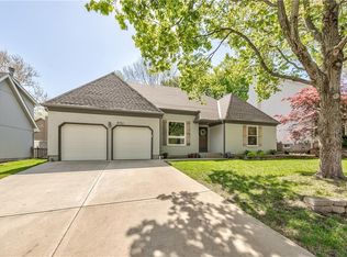 8361 Acuff Ln, Lenexa, KS 66215