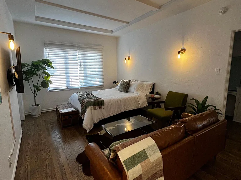 132 S Bedford Dr #105 — Photo 12