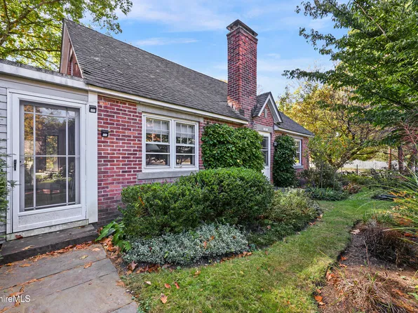202 Oak St, Great Barrington, MA 01230