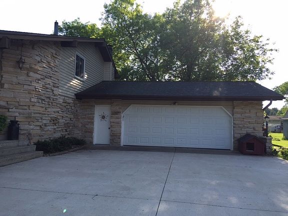 3rd image of 3209 Bruce Dr