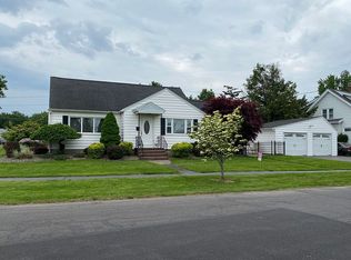 200 Brookland Dr, Syracuse, NY 13208