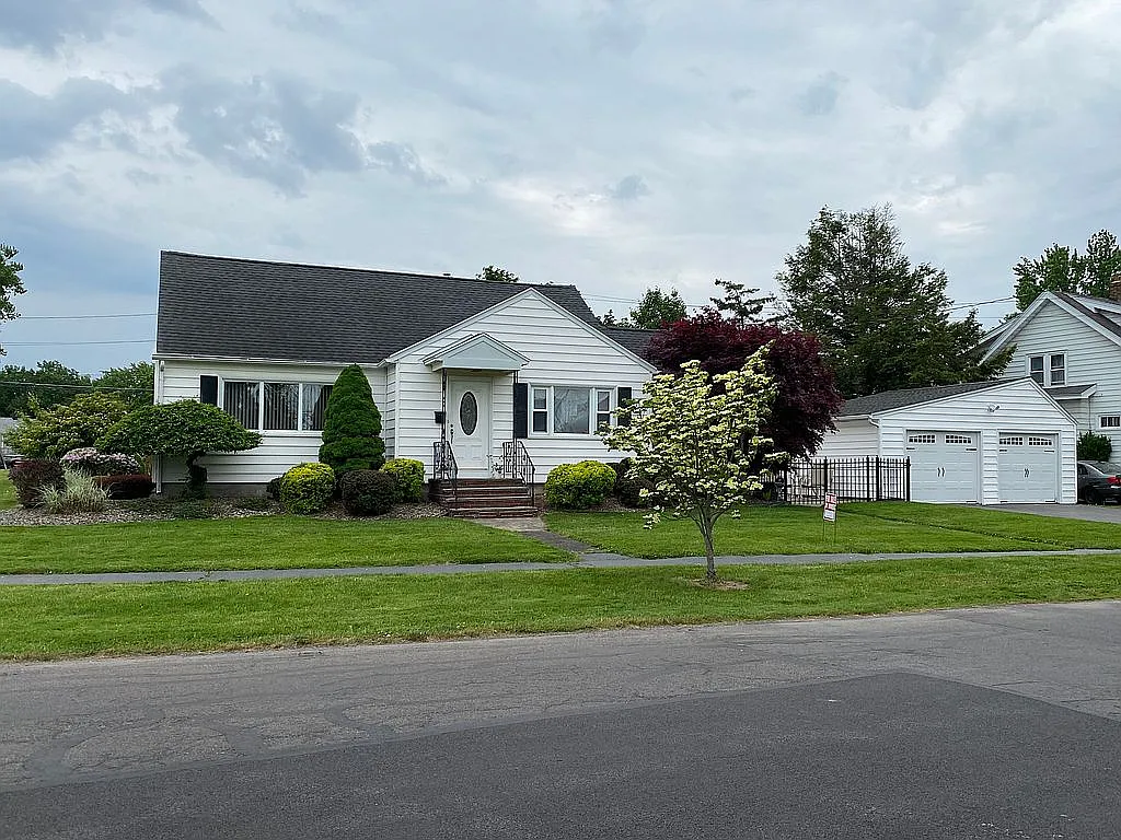 200 Brookland Dr photo 1