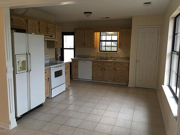 3rd image of 6609 Ashland Dr