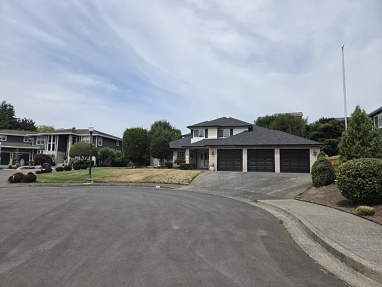 1702 NW Gregory Dr — Photo 1