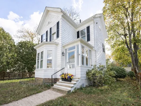 8 Concord St, Natick, MA 01760