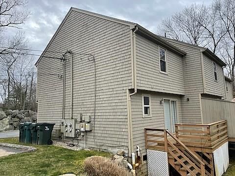 2nd image of 57 Niblick Cir