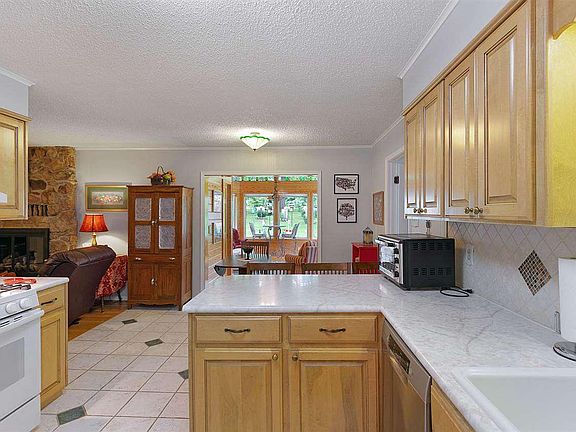 4th image of 68 Bluegrass Ln