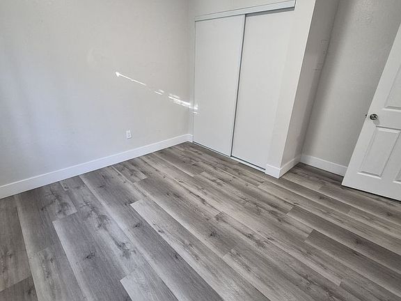 5th image of 211 E 55th St APT 1