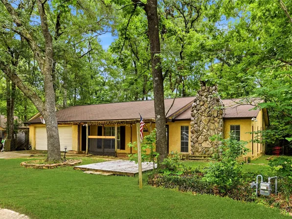 235 Thunderbird Ct, Conroe, TX 77304