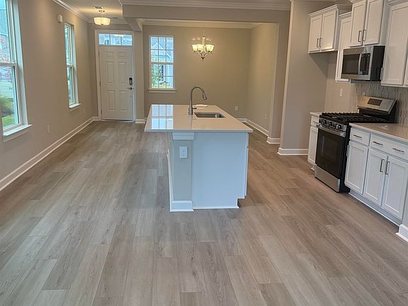 3rd image of 1241 Saxon Ct.