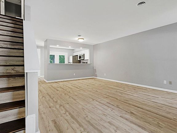 3rd image of 7203 Woods Crossing Dr