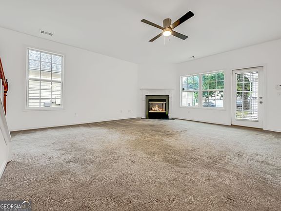 3rd image of 6101 Park Close