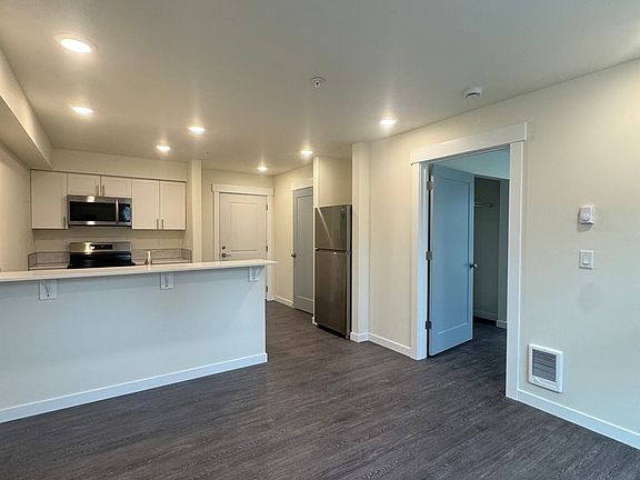 5th image of 503 E Helena Ave #105