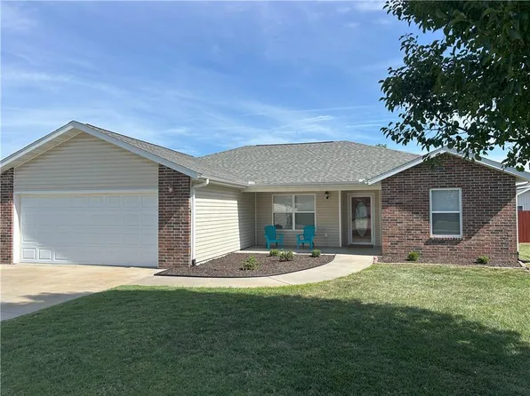 130 W Hardin Dr, Nevada, MO 64772