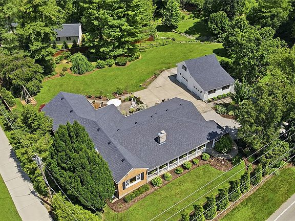3rd image of 6596 Springdale Rd