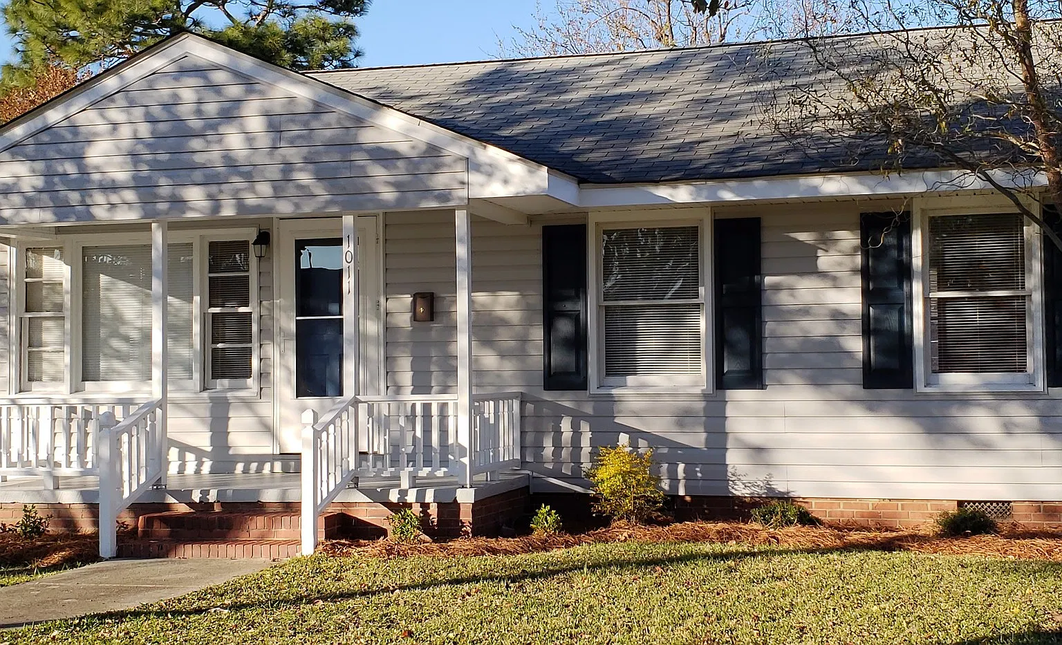 3 Bedroom 1 Bath Home in Godwin Heights — Photo 1